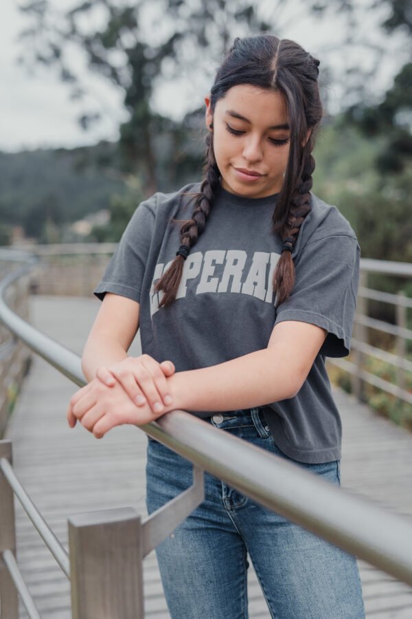 Camiseta corte cuadrado para jóvenes "ESPERARÉ" Salmo 37:7
