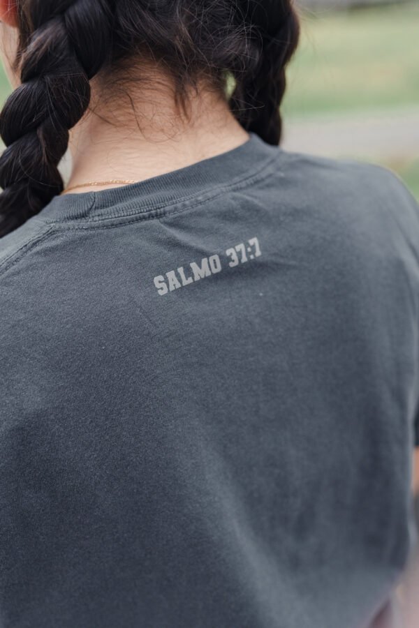 Camiseta corte cuadrado para jóvenes "ESPERARÉ" Salmo 37:7